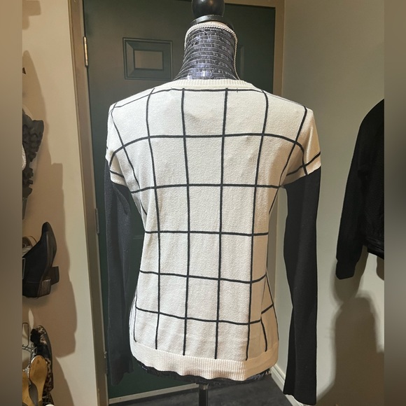 Unique woman pictogram sweater XS - Picture 5 of 9